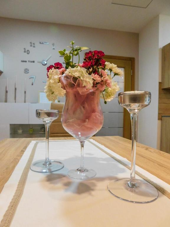Apartman Lara u Otočcu — Kuhinja i blagovaonica