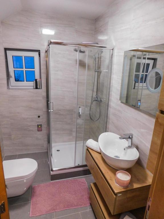 Apartman Lara u Otočcu — Kupaonica