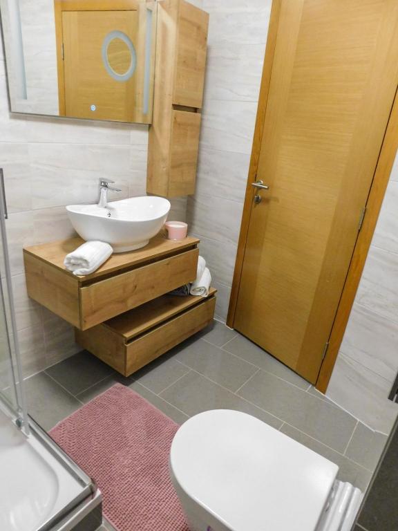 Apartman Lara u Otočcu — Kupaonica