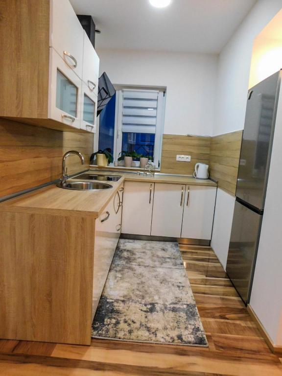 Apartman Lara u Otočcu — Kuhinja i blagovaonica